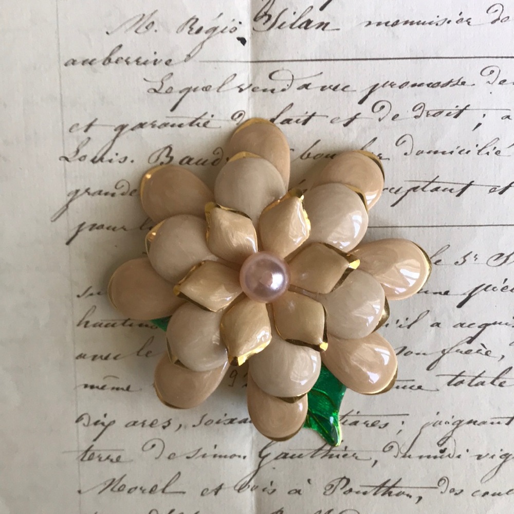 Joan Rivers Flower Brooch - Picture 2 of 4